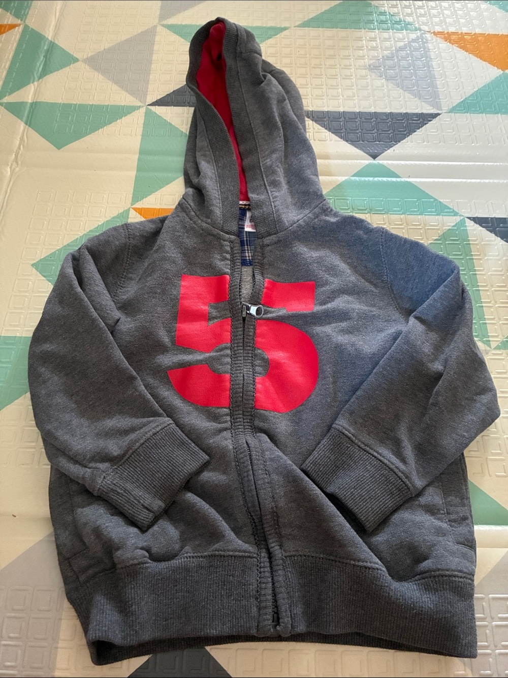 20/25$ 🧸 Kids Grey Hoodie with Red Number 5 - Casual Zip Front